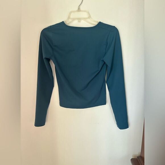 Abercrombie teal long sleeve v neck soft a & f top size S - Picture 11 of 11